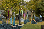Click to see it big Papoly, Polyesterskulpturen im Park